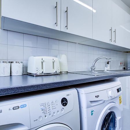 Spacious Urban Apartment In ครอยดอน ภายนอก รูปภาพ