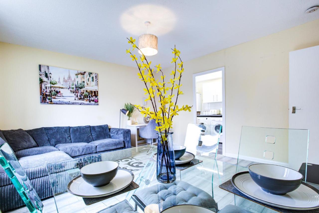 Spacious Urban Apartment In ครอยดอน ภายนอก รูปภาพ