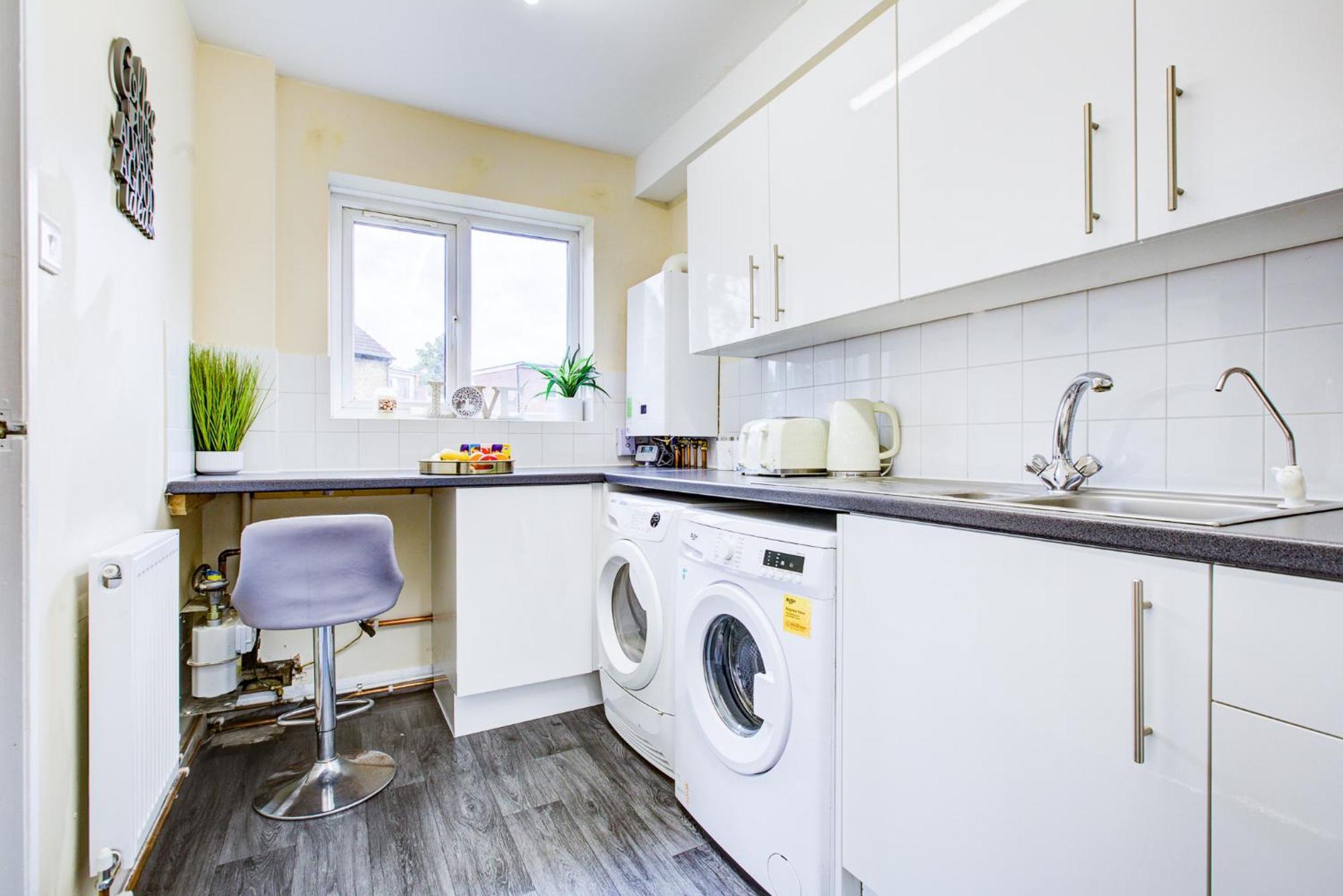 Spacious Urban Apartment In ครอยดอน ภายนอก รูปภาพ